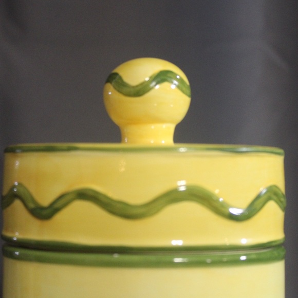 Ceramic vase or storage container - Picture 4 of 12